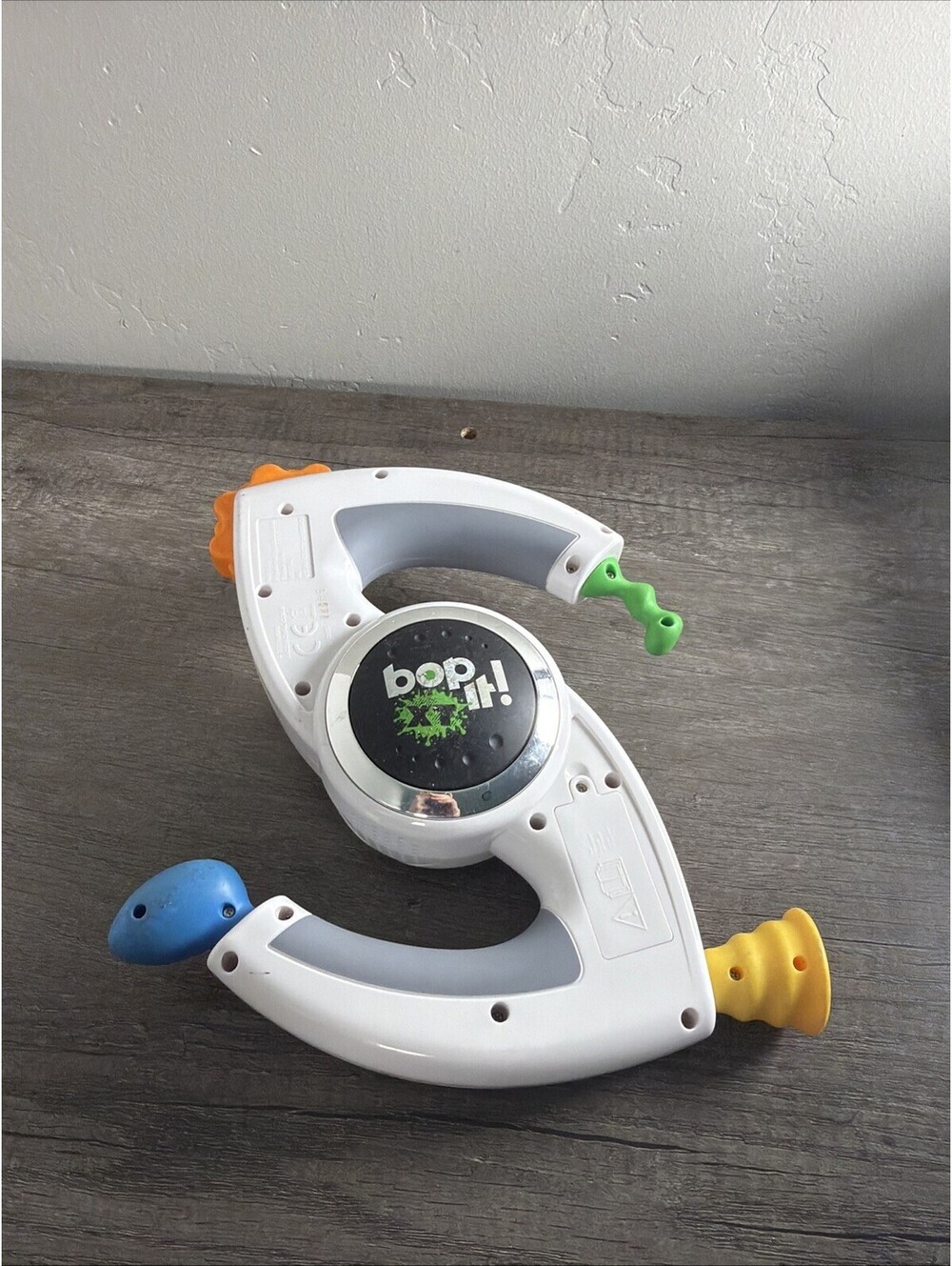 Bop It XT Handheld Reflex Electronic Talking Game Hasbro 2010 Tested Working